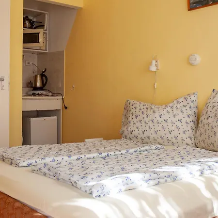 Lägenhet Andornaki Apartman *